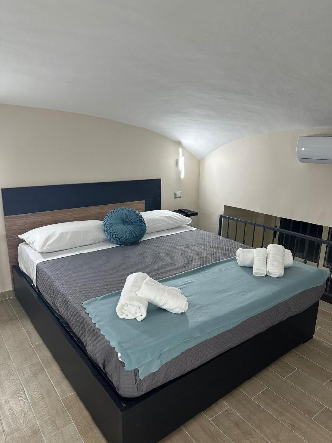 Napoli Centro - La Casa Di Cate Bed and Breakfast Esterno foto
